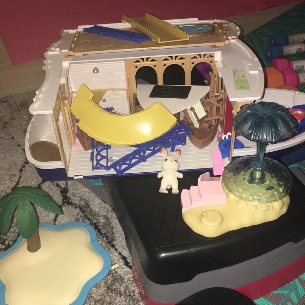 Calico critters boat set with extras